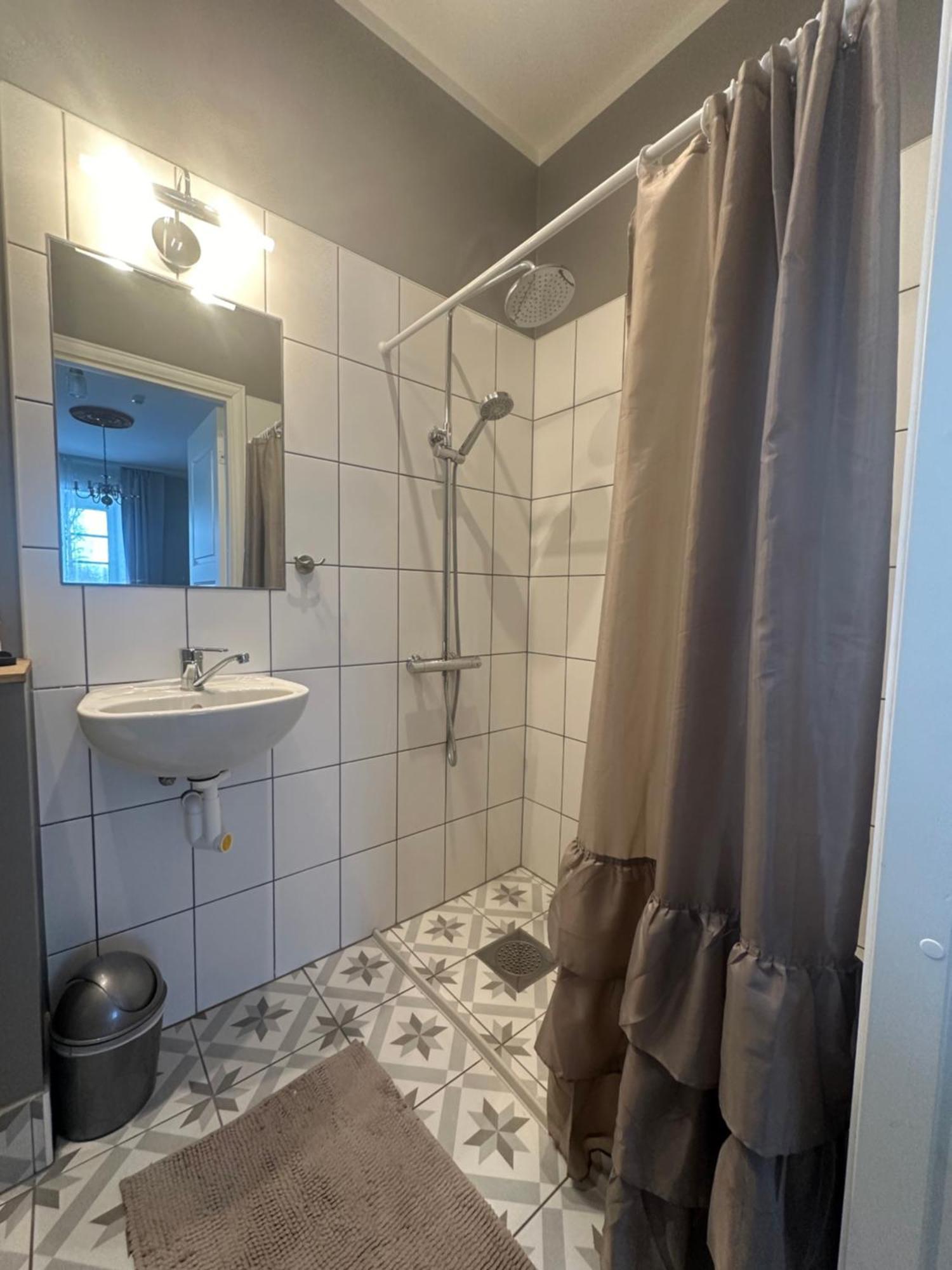 Guesthouse Kadrina Mois Luaran gambar